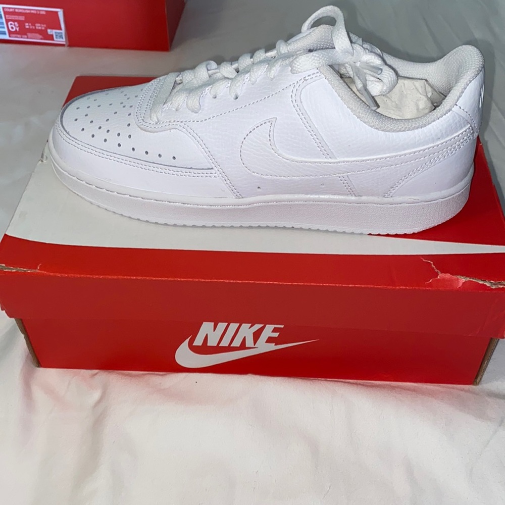 New in the box womens Nike Court Low size 8